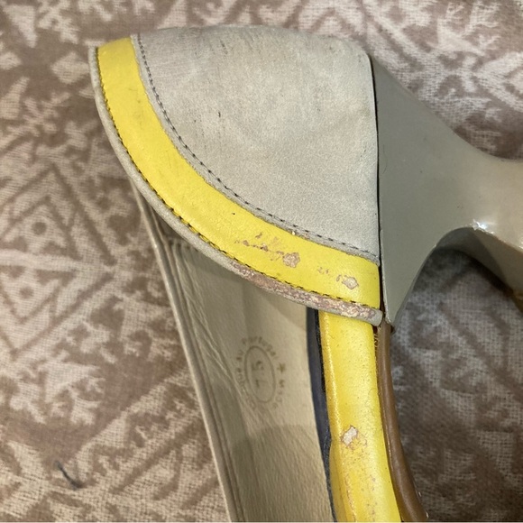 JOHN FLUEVOG Sz 7.5 Arigato 09 Taupe and Yellow Low Heel Slip On Shoes - Picture 8 of 13